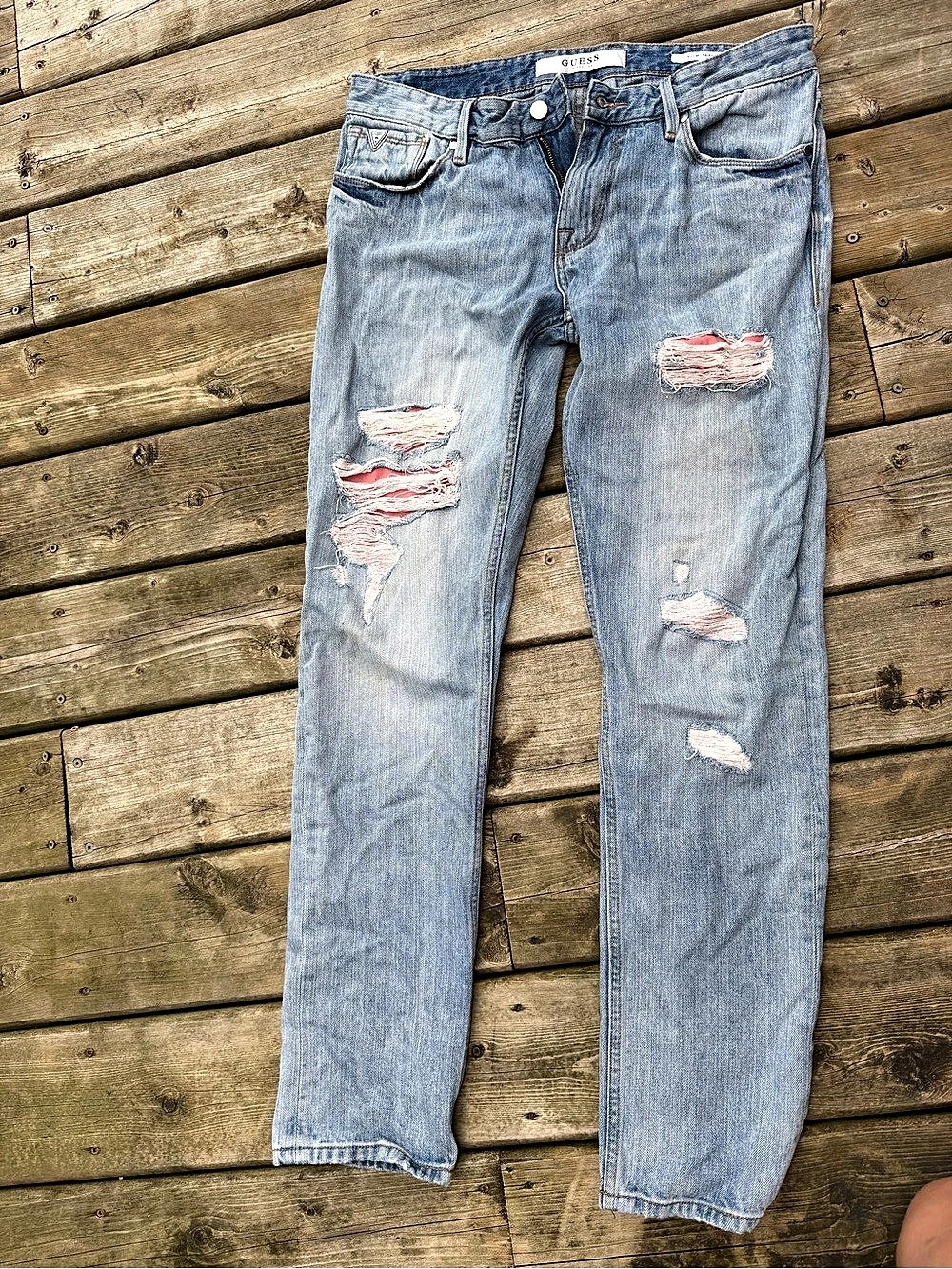 GUESS Women's Slim Tapered Distressed Jeans Size 33 Light Wash Ripped Denim